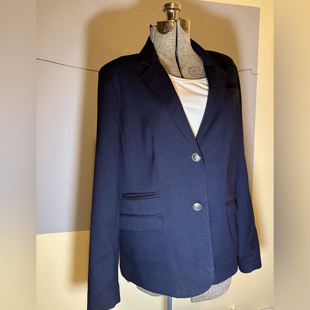 Lands End Navy Blazer WSize 18 LIKE NEW!
PRICE DROP $22 See measurements in pics